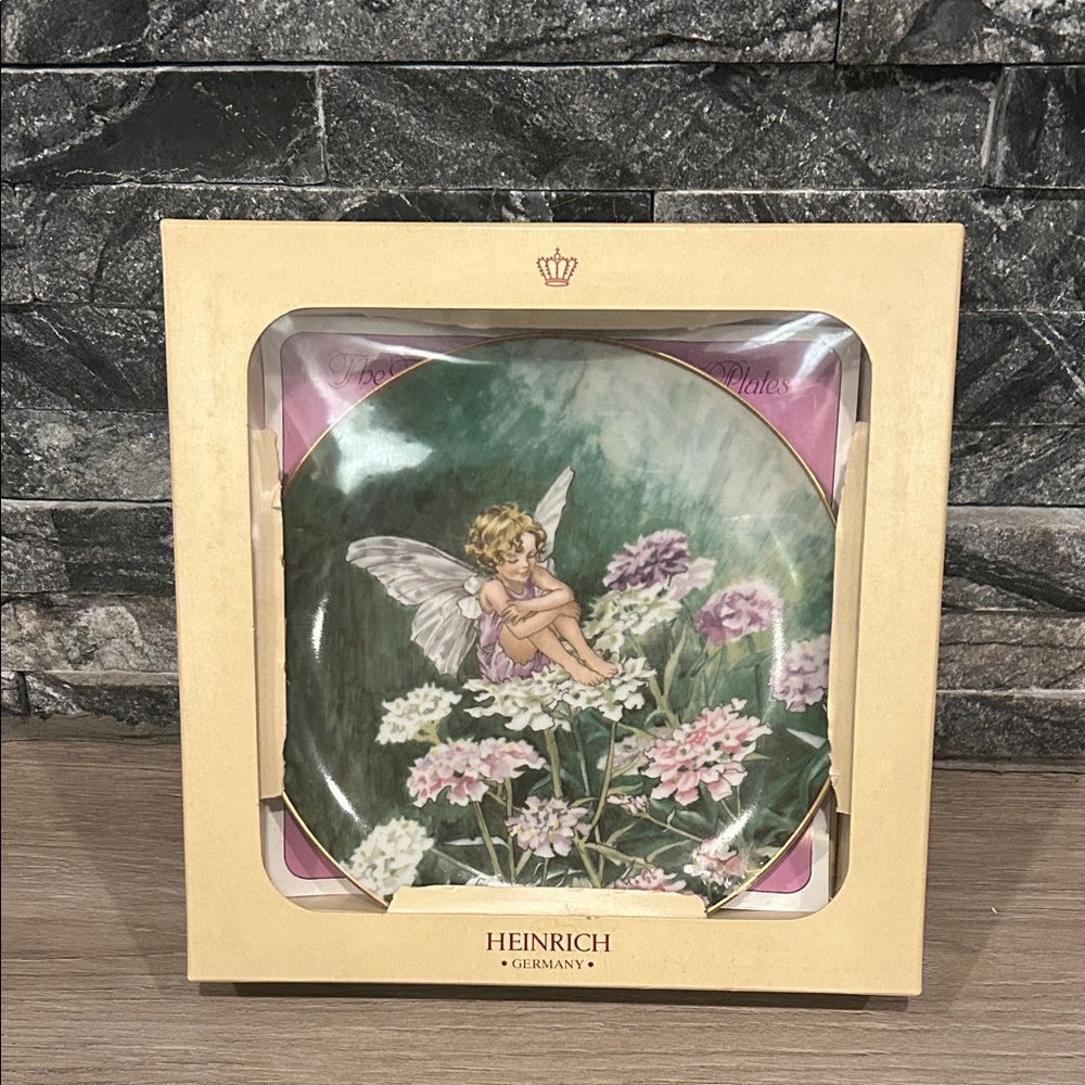 Heinrich “Candytuft‎ Fairy” 🧚 Plate with Floral Design